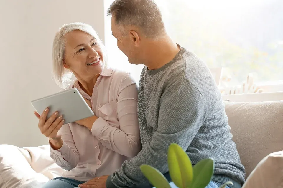 Adult child helping an older parent prepare for a move