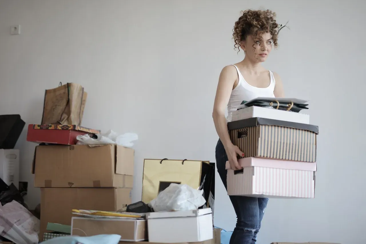 Movers carrying boxes into a New Jersey family home