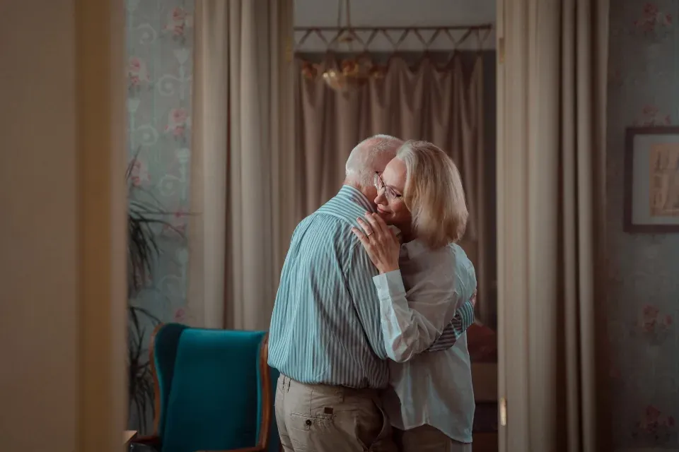 Senior couple planning a downsizing move in Morris County, New Jersey